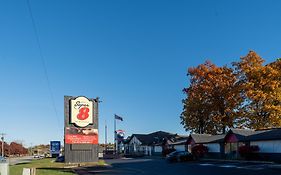 Super 8 By Wyndham Gananoque - Country Squire Resort